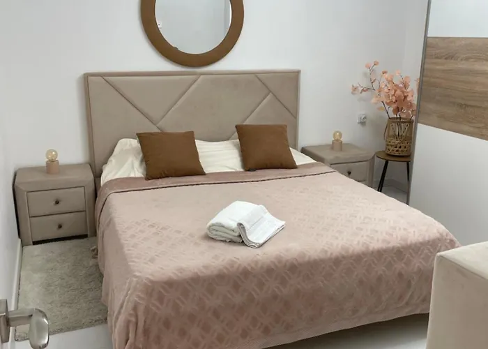 жемчужинка у моря в аркадии Apartment Odesa