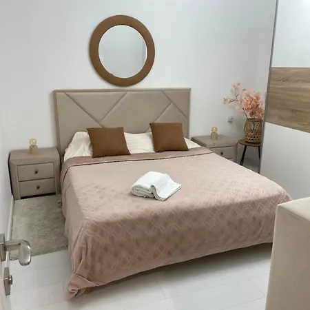 жемчужинка у моря в аркадии Apartment Odesa